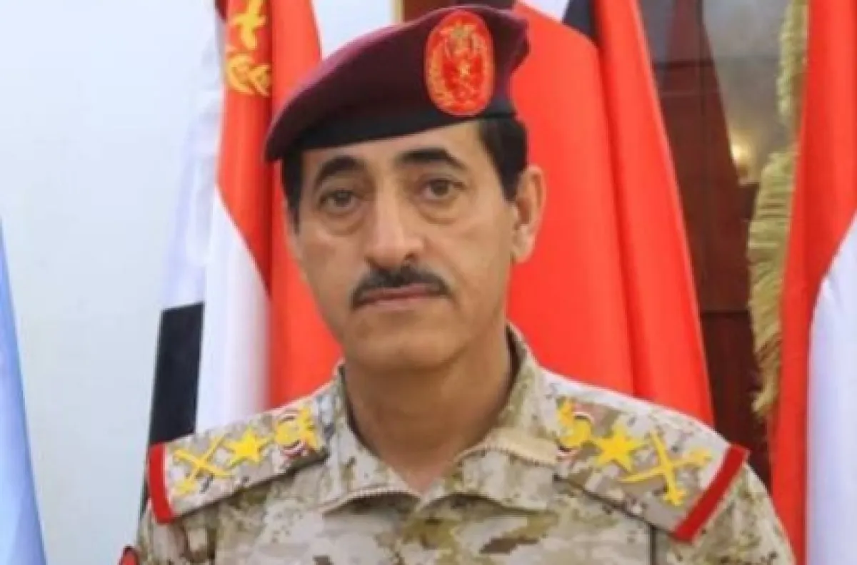 وزير الدفاع القوات المسلحة اليمنية ستتصدى لأي خروقات جوية معادية بكافة الوسائل المتاحة وزير الدفاع القوات المسلحة اليمنية ستتصدى لأي خروقات جوية معادية بكافة الوسائل المتاحة