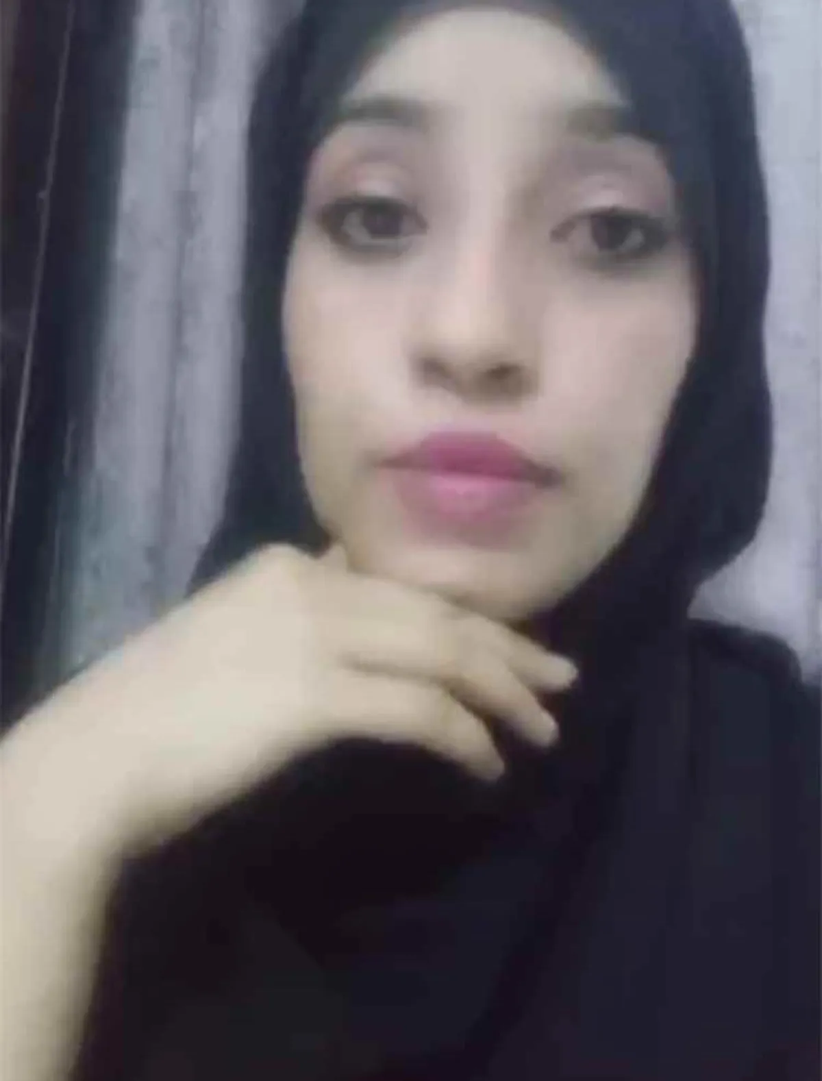 مسلحون يعترضون ناشطة إعلامية في عدن ويزعمون انتماءهم للأجهزة الأمنية مسلحون يعترضون ناشطة إعلامية في عدن ويزعمون انتماءهم للأجهزة الأمنية