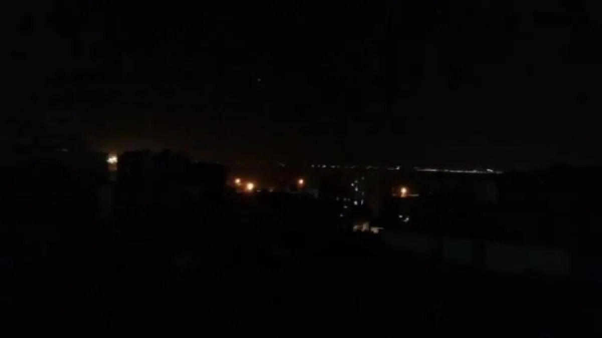 عدن.. انقطاع خدمة الكهرباء 22 ساعة يفاقم معاناة سكان التواهي والمعلا