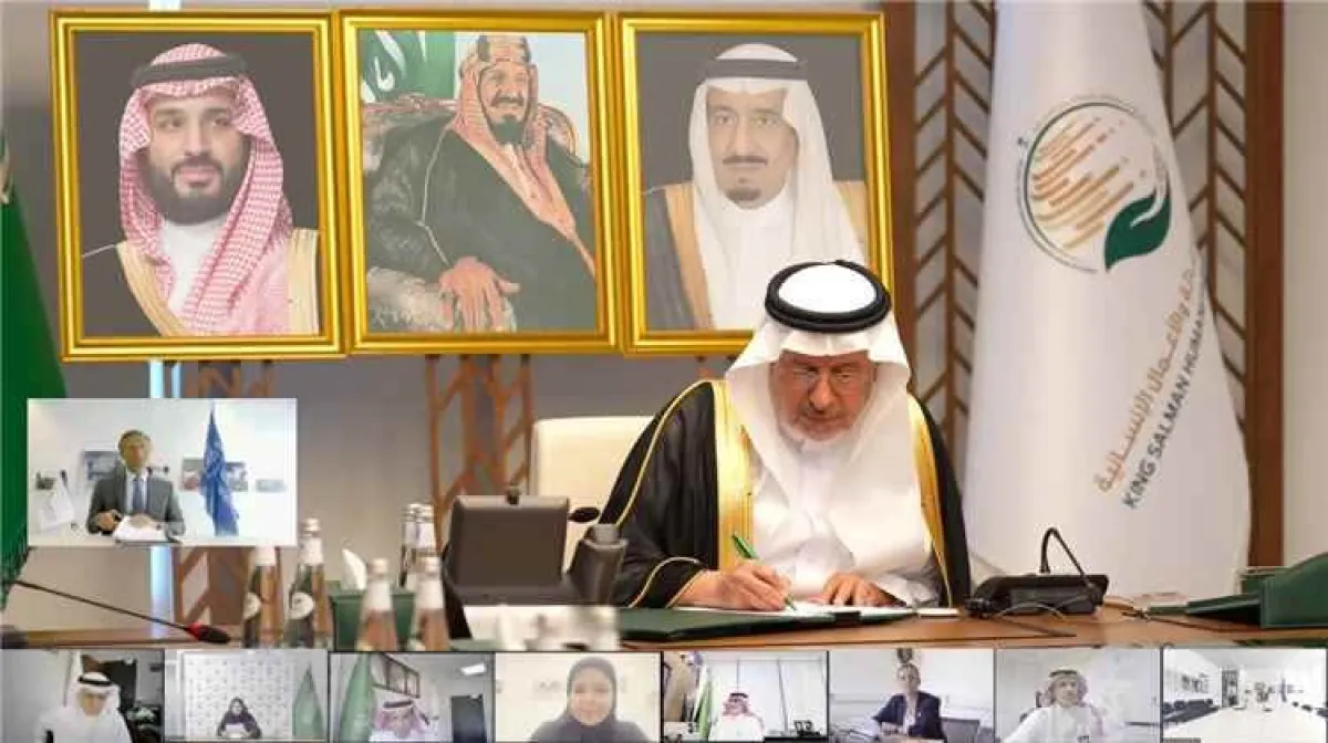 اتفاقيات بشأن اليمن تُوقَّع خارج مؤسساته... هل تخلّت الحكومة الشرعية عن سيادتها؟