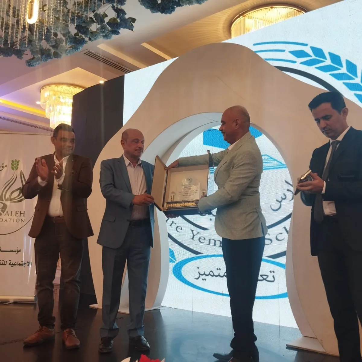 القاهرة.. حفل تخرج 70 طالبًا وطالبة من مدرستي العروبة والمستقبل اليمنية برعاية مؤسسة الصالح