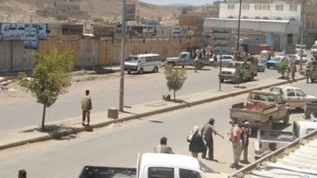 البيضاء.. مليشيا الحوثي تغلق سوقًا تجاريًا في رداع بعد رفض مالكه التنازل عن نصف إيراداته