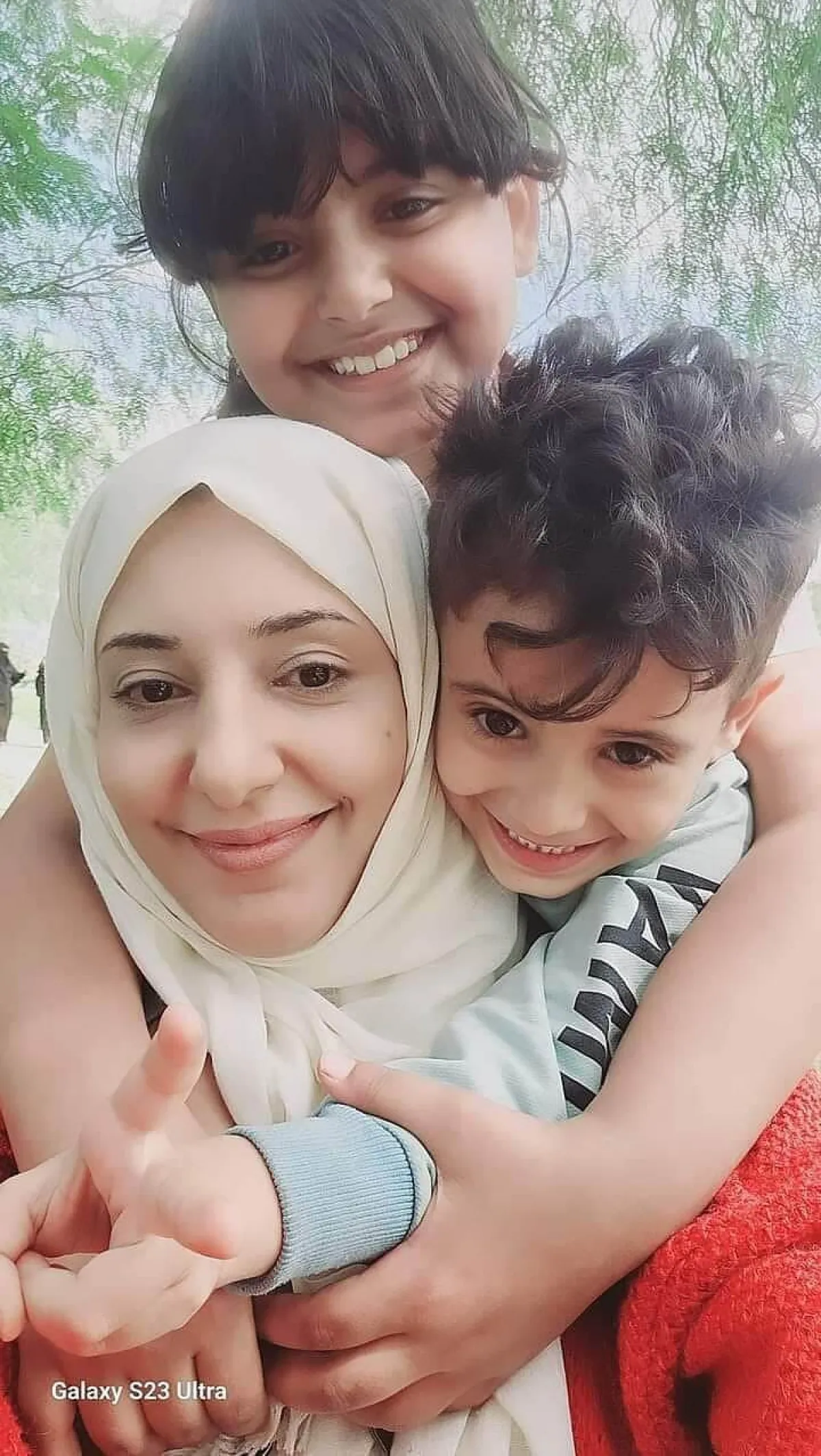 ابنة ناشطة يمنية تحذر من خطر يهدد حياة والدتها وتتهم الحوثيين بالتخطيط لتصفيتها
