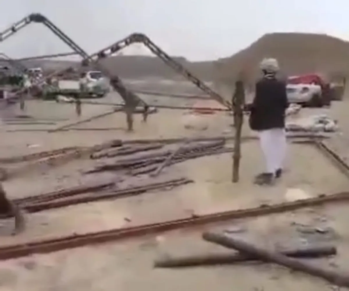 الجوف.. أهالي برط العنان ينصبون مخيم اعتصام أمام إدارة أمن المراشي للمطالبة بتسليم متهم بقتل أحد أبنائهم