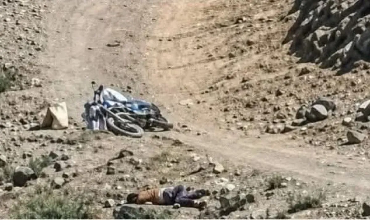 استشهاد مدني برصاص قناص حوثي أمام طفله في مقبنة غربي تعز