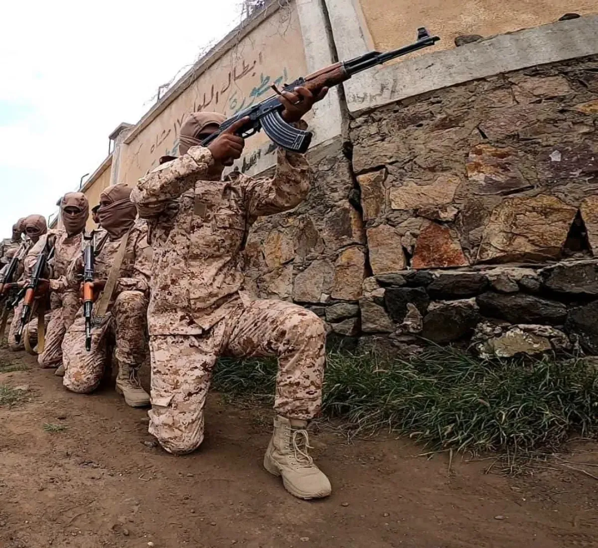Three Houthi Militants Killed, Injured in Armed Clashes West of Taiz