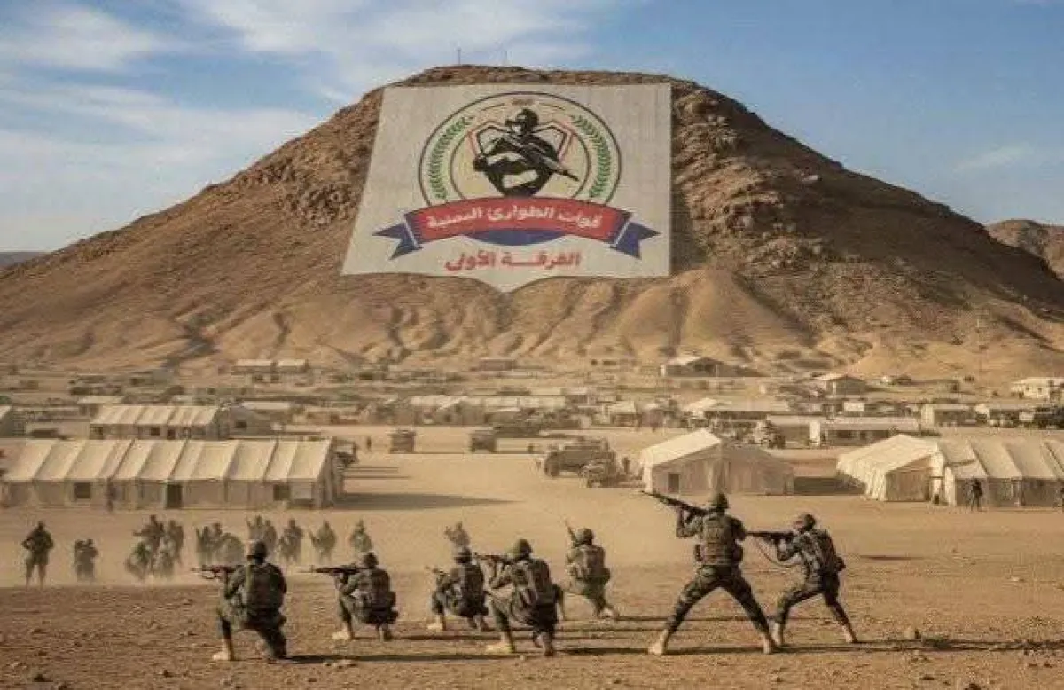 أكثر من 45 شهيدًا وعشرات الجرحى في هجوم حوثي بصواريخ باليستية ومسيّرات على معسكر لقوات الطوارئ شرق مأرب