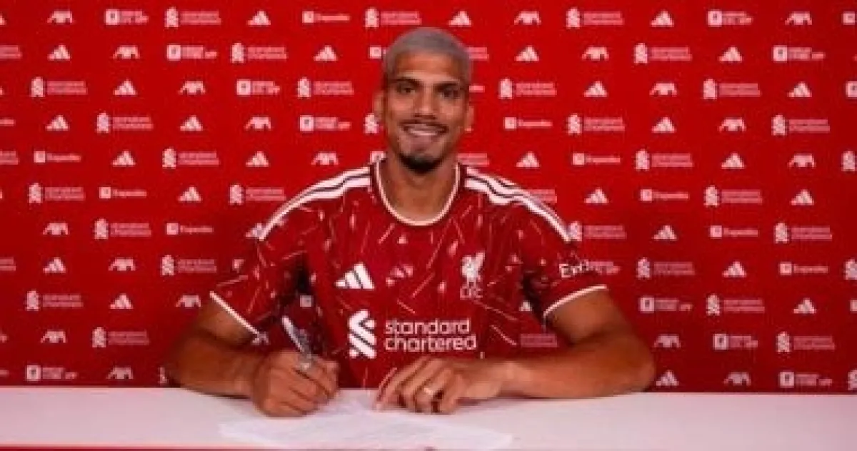 ليفربول يعزز دفاعه بضم أراوخو على سبيل الإعارة من برشلونة
