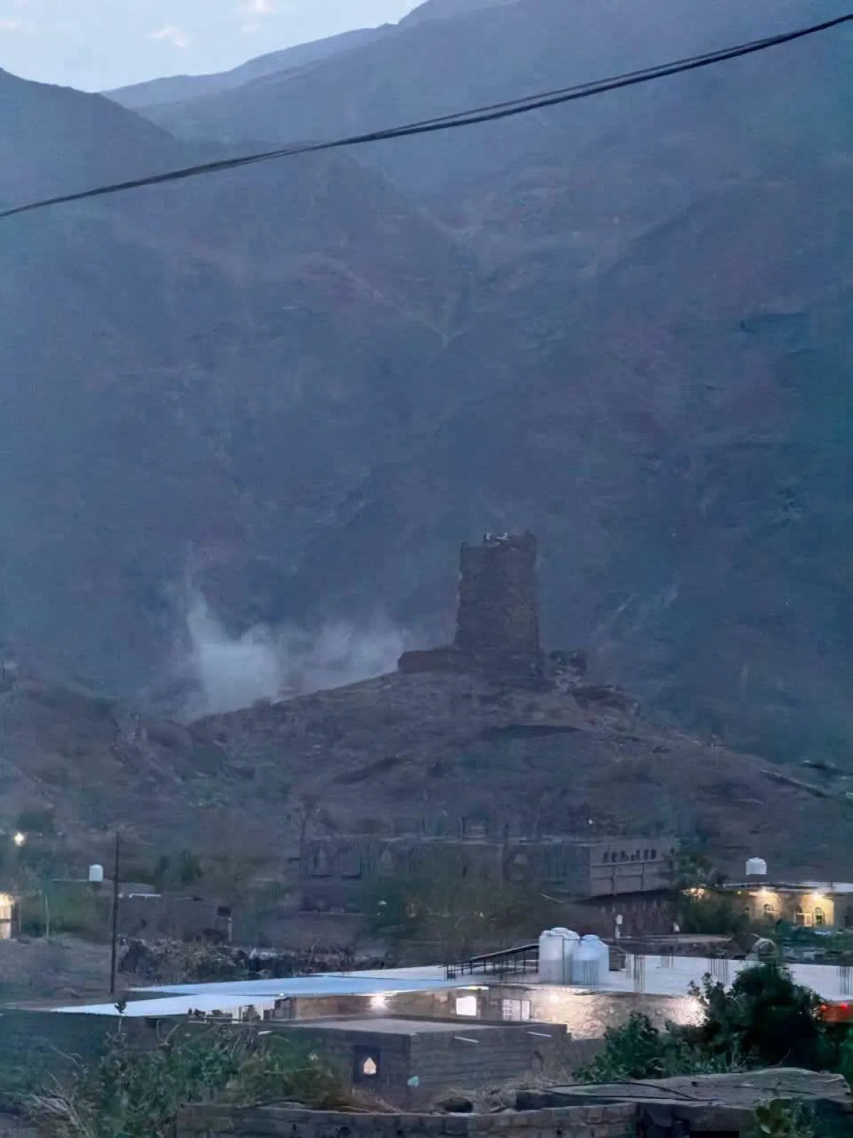هجوم حوثي بمسيرات وسقوط قذيفة مدفعية على منطقة سكنية في بيحان بشبوة