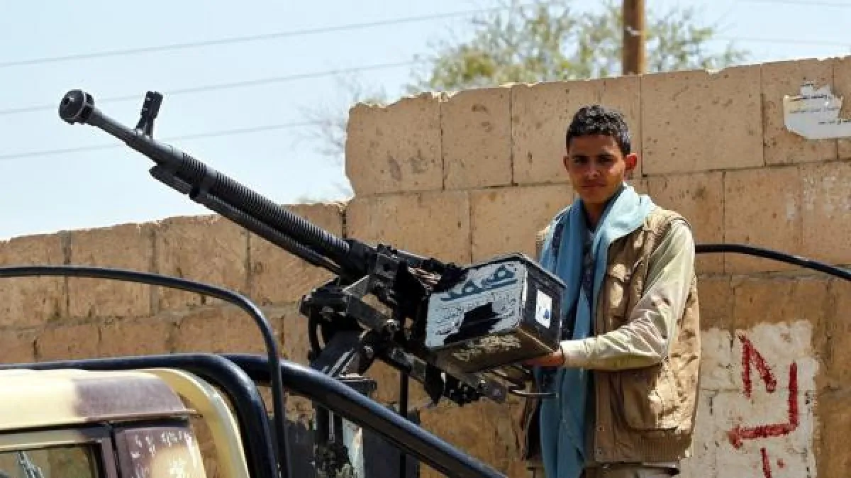 الحوثيون يفرجون عن 426 سجينًا من إصلاحية صعدة تمهيدًا لزجهم في الجبهات