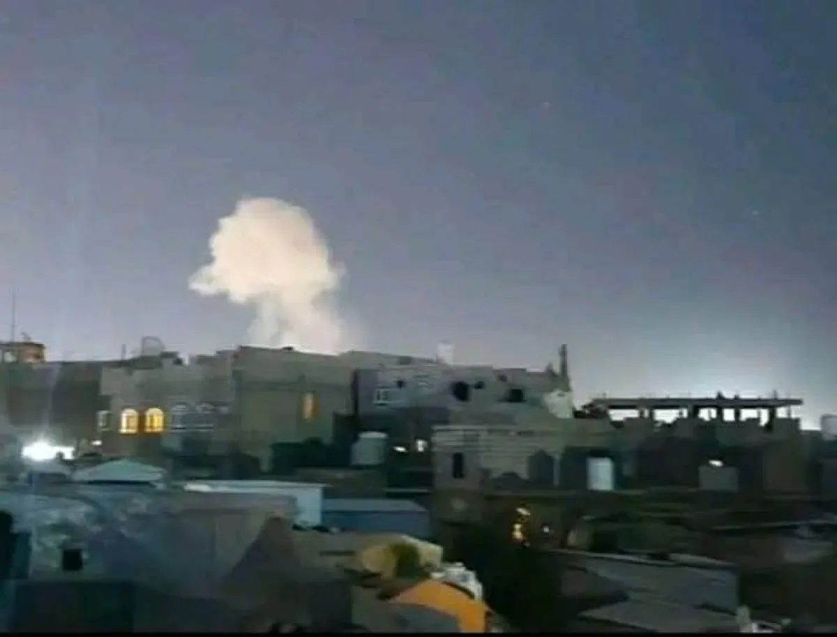 جرحى وأضرار مادية جراء قصف حوثي على أحياء سكنية في مأرب بالصواريخ الباليستية والمسيّرات
