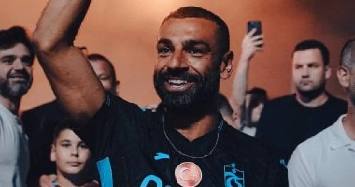 محمد صلاح يختار قميصه المفضل مع طرابزون سبور قبل الظهور الأوروبي المرتقب