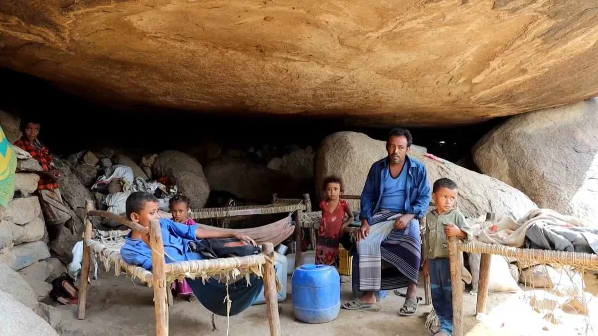 Over 150 Families Displaced by Houthi Shelling in Yemen’s West Coast