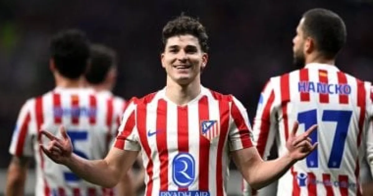 آرسنال يراقب موقف جوليان ألفاريز وسط مطالب مالية ضخمة من أتلتيكو مدريد