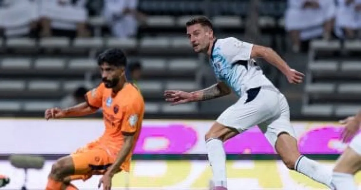 الهلال يستضيف الأهلي في قمة كلاسيكو الدوري السعودي الليلة
