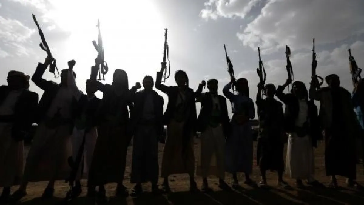 الحوثيون يجبرون قبائل صنعاء على تجنيد مقاتلين لتعويض خسائرهم في جبهات تعز والساحل الغربي