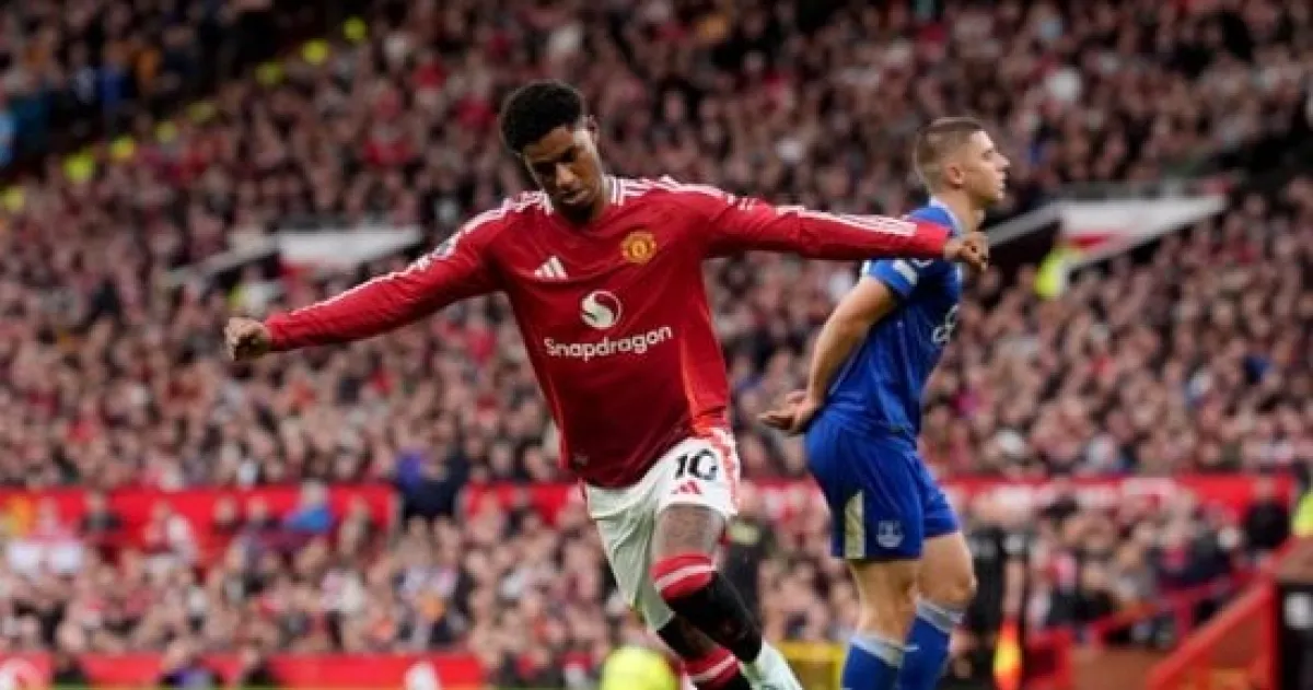 إيفرتون يستضيف مانشستر يونايتد في قمة مرتقبة بالدوري الإنجليزي