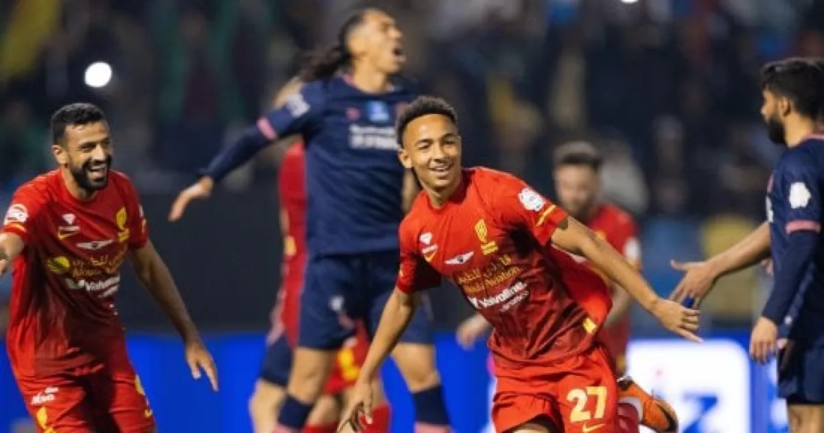 قمة مرتقبة بين القادسية والأهلي في دوري روشن السعودي