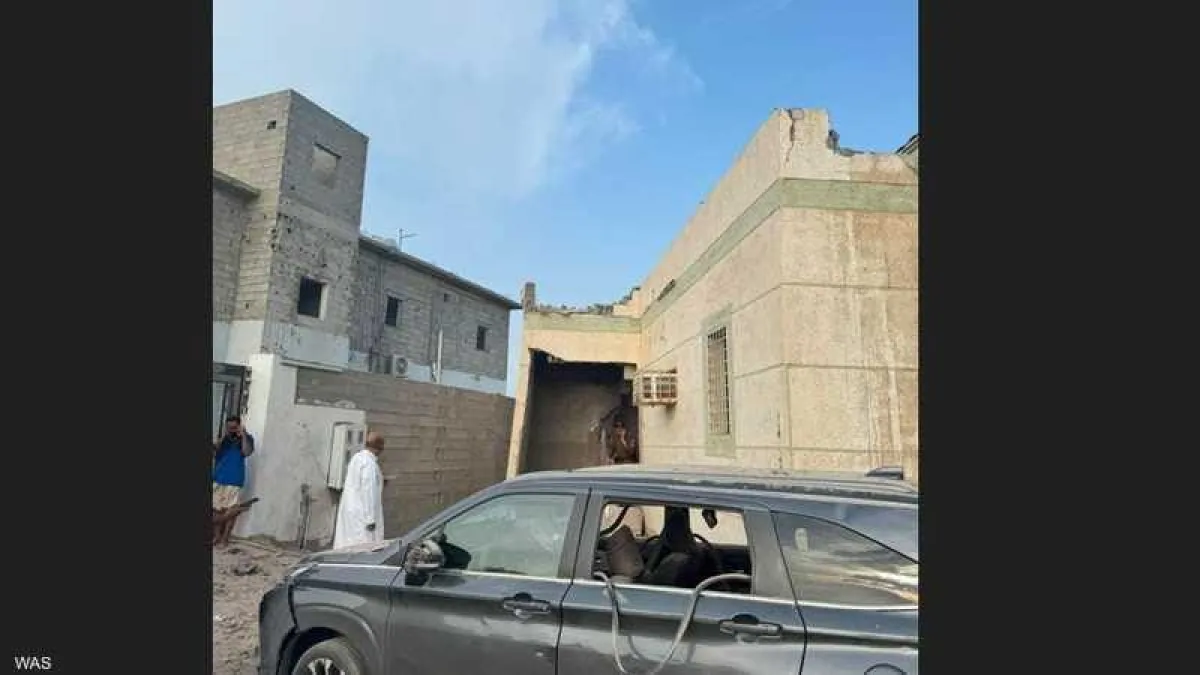 مقذوف حوثي يصيب شخصين ويتسبب بأضرار في مسجد ومركبات بجيزان