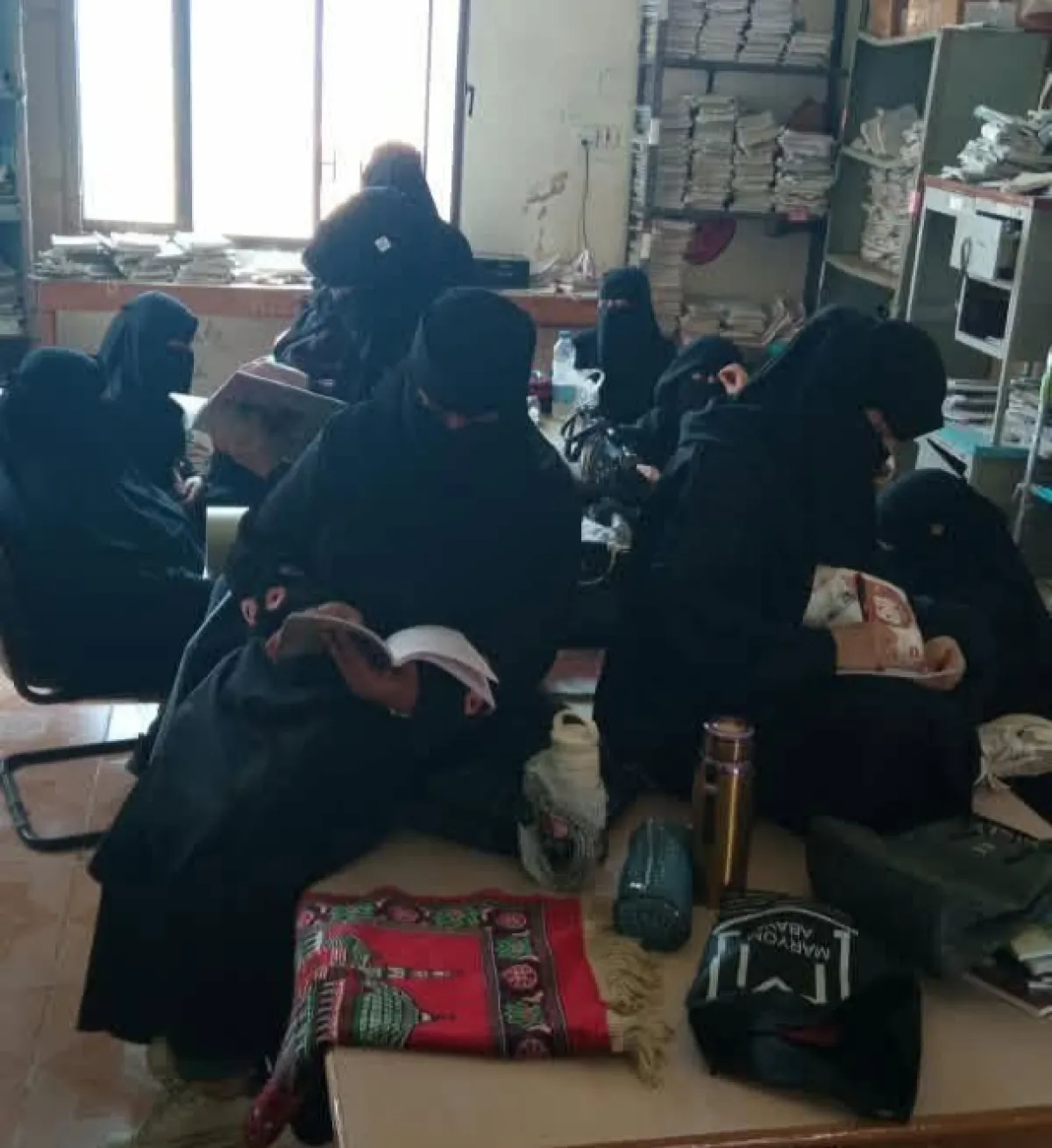 14 عاماً خارج المدرسة.. معاناة طالبات ومعلمات 