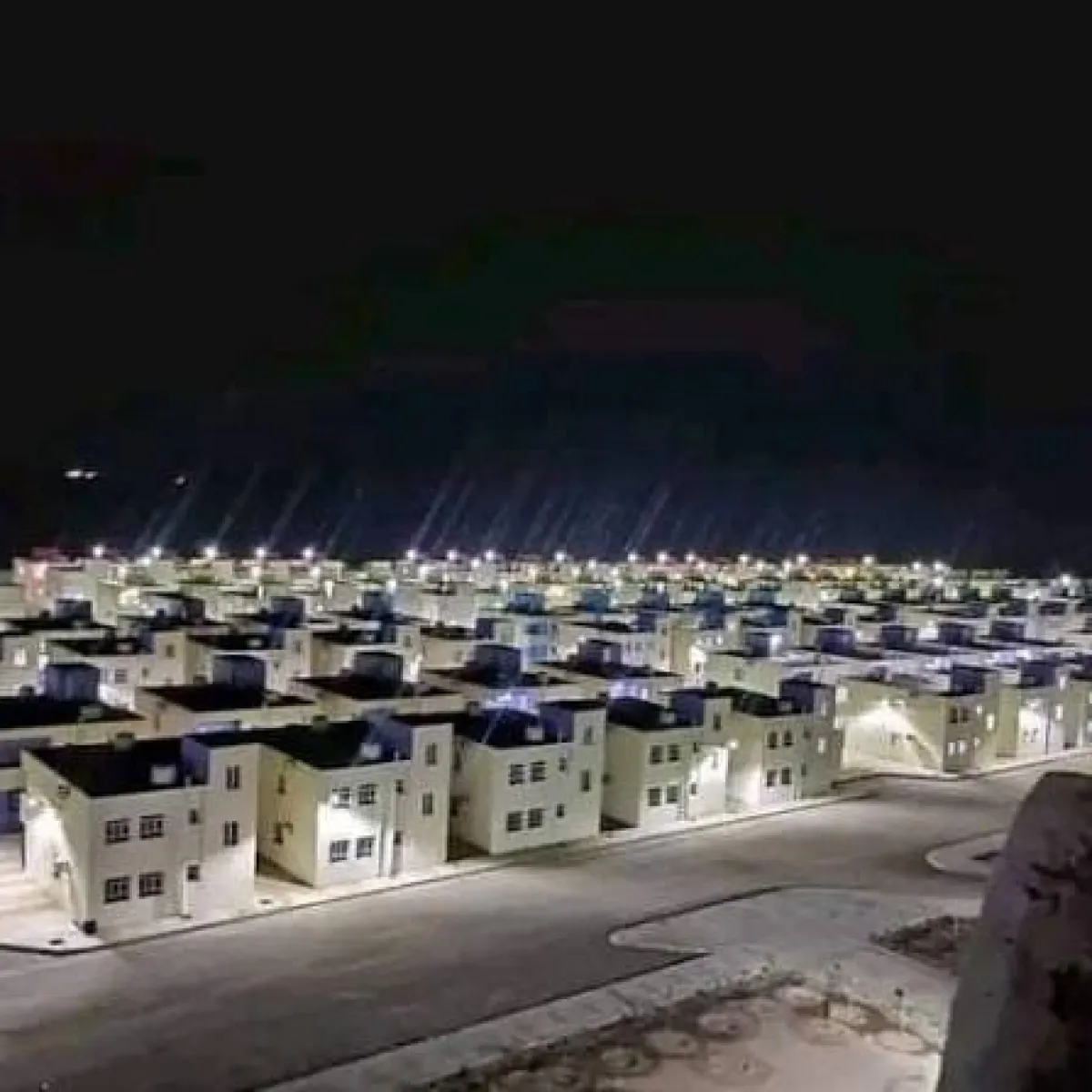 الحوثيون يقتحمون منزل الإعلامي نمران في مدينة الثاني من ديسمبر بالمخا وينهبون محتوياته