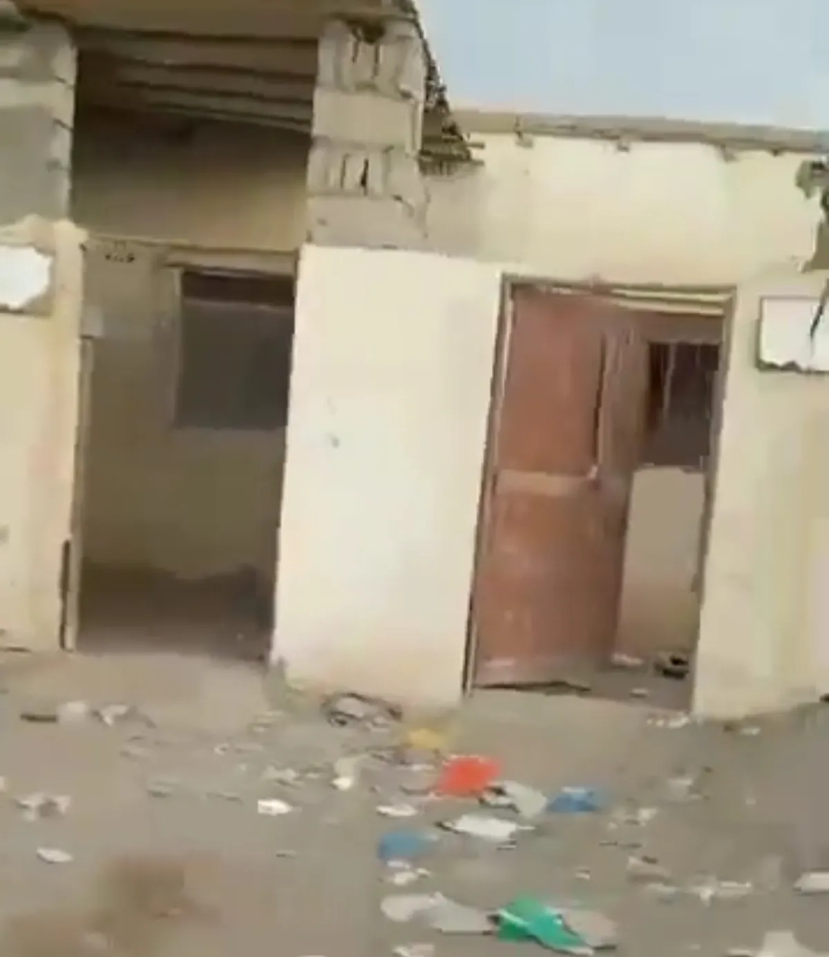 الحوثيون يخلون مدينة 