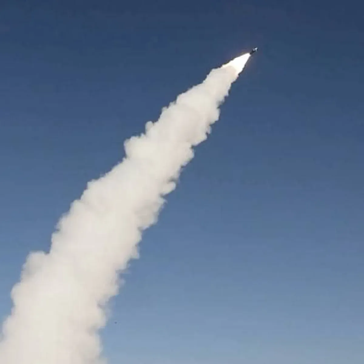 Government Defenses Intercept Four Houthi Ballistic Missiles Over Al-Turbah