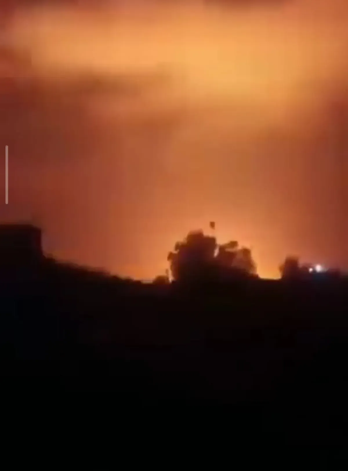 Houthi Ballistic Missile Attack Targets Aden, Causing Property Damage