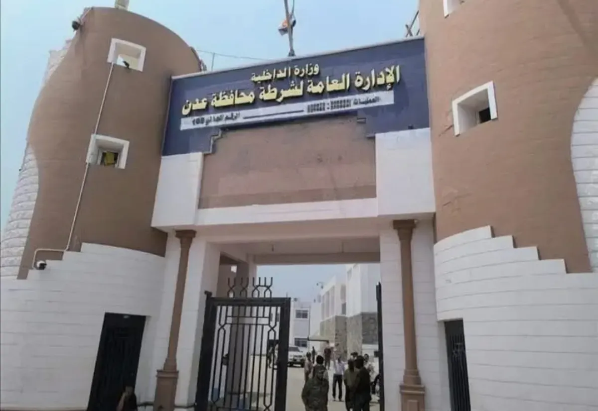 إدارة أمن عدن تدين استهداف مطار عدن الدولي بصاروخين وتؤكد سلامة الملاحة