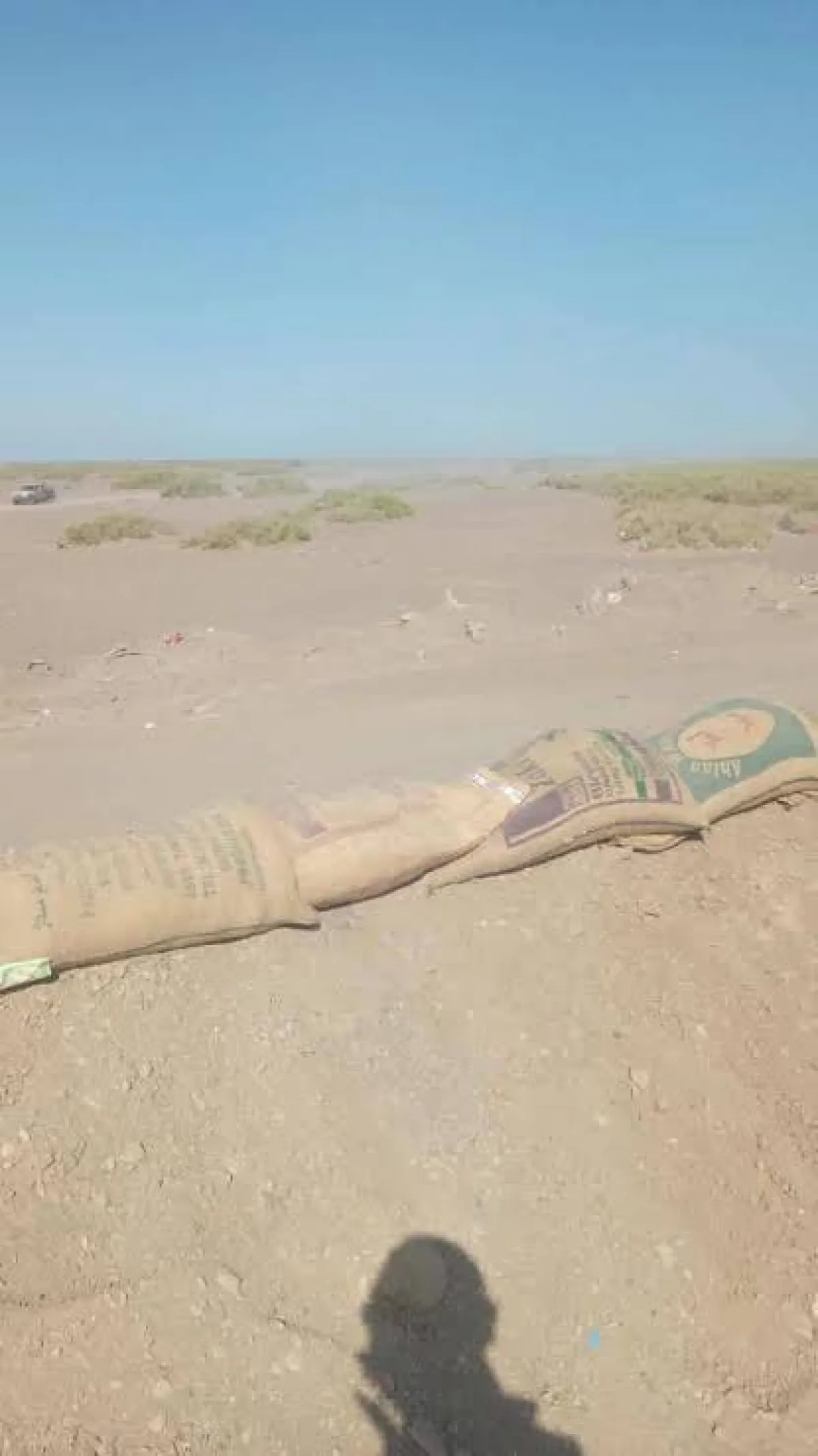 الحوثيون يحفرون خندقين مقابل الخضراء والكدحة لمنع التقدم نحو المخا