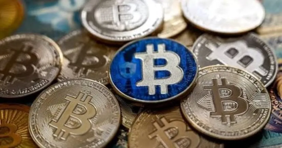 العملات المشفرة تنتعش مع تراجع أسعار النفط وبيتكوين تقترب من 83 ألف دولار