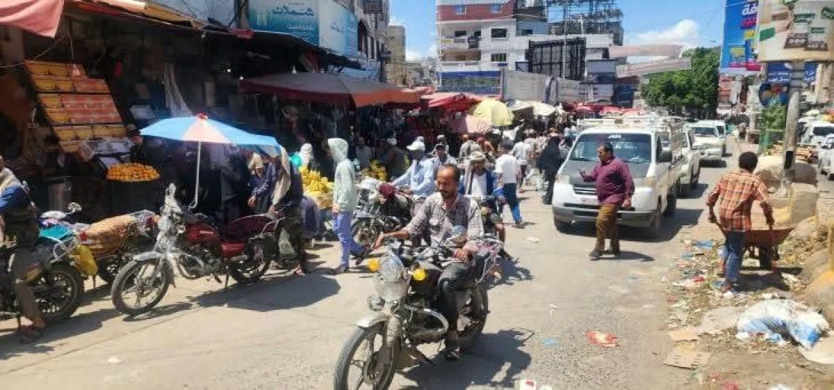 مركز اقتصادي يحذر من تفاقم الأزمة الإنسانية في تعز جراء الإغلاق المتكرر لطريق الضباب