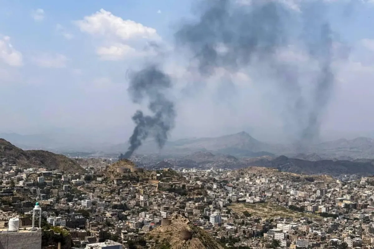 تعز.. مواجهات عنيفة وغارات جوية تقتل وتصيب 38 حوثياً وتدمّر 3 أطقم