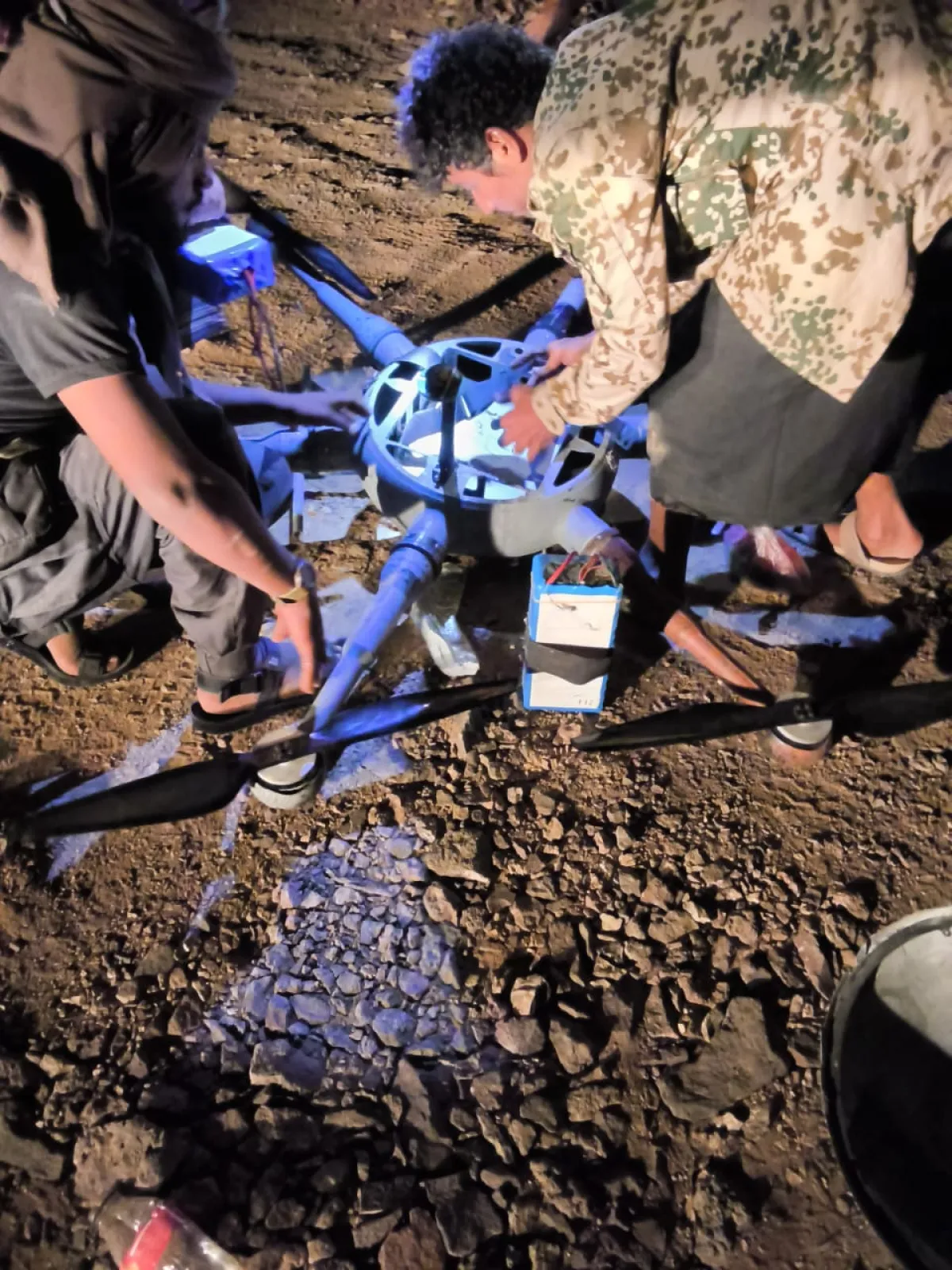 المقاومة الوطنية تسقط مسيّرة هجومية حوثية في جبهة الزريقة بتعز