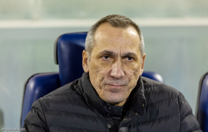 مدرب الخليج دونيس: الوضع المالي صعب.. وأبحث عن مهاجم لتعزيز الدكة